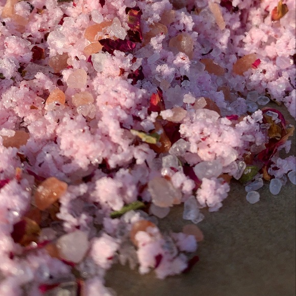 Small Batch Rosé Bath Salts 🌹 6oz - Picture 3 of 5